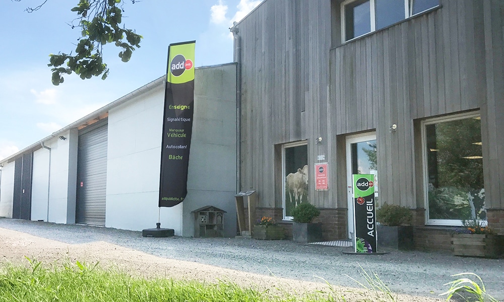 drapeau totem vitre micro perforé façade add pub hazebrouck