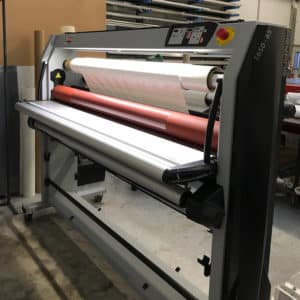 machine-plastification 2 plastification protection uv des impressions