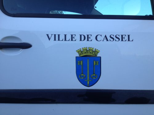 Lettrage véhicule mairie de Cassel