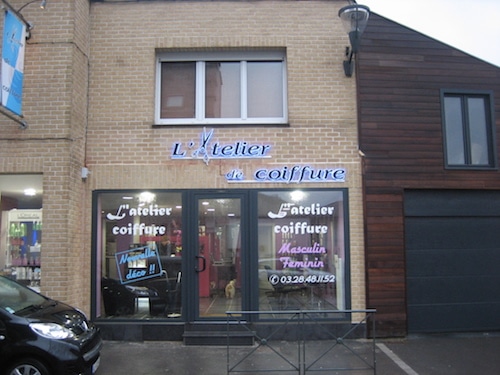 Enseigne l'atelier de coiffure