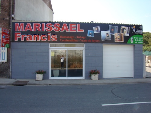 Enseigne Marissael Francis